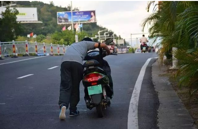 <a href='http://www.dumenyi.cn/product--1.html' target='_blank'>充電站</a>加盟